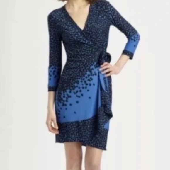 BCBGMaxAzria Dresses & Skirts - BCBGMAXAZRIA Alberta Blue and Black Wrap Dress Sz Medium M